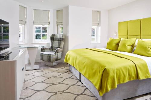 Comfy King Room