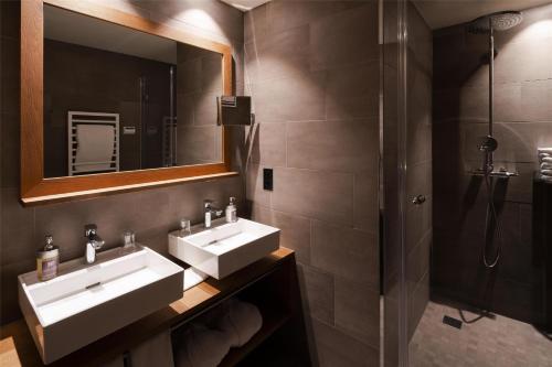 Mountain View Room