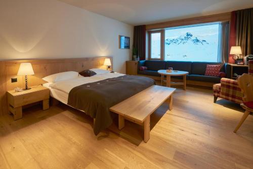 Lake View Room