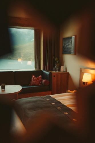Lake View Room