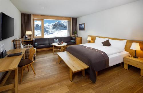 Lake View Room