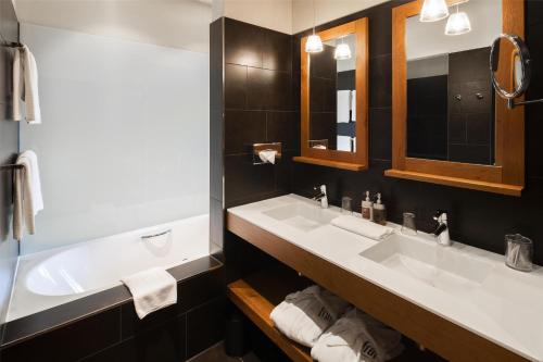 Lake View Room