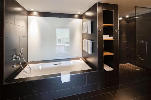 Lake View Suite