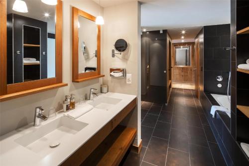 Lake View Suite