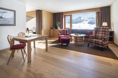 Lake View Suite