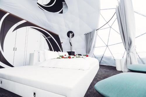 007 Pod Suite
