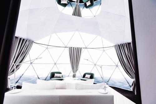 007 Pod Suite