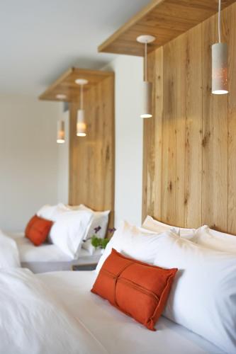 Queen and Double Room - Limited View