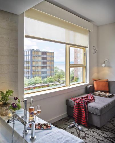 King Room with Spa Bath