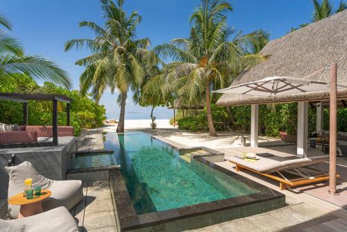 Beach Villa with Pool - Room Rate inclusive of breakfast for 2 adults
