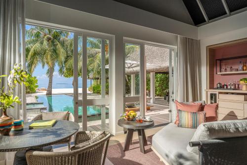 Beach Villa with Pool - Room Rate inclusive of breakfast for 2 adults