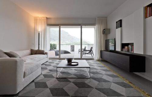 Apartment with Lake View