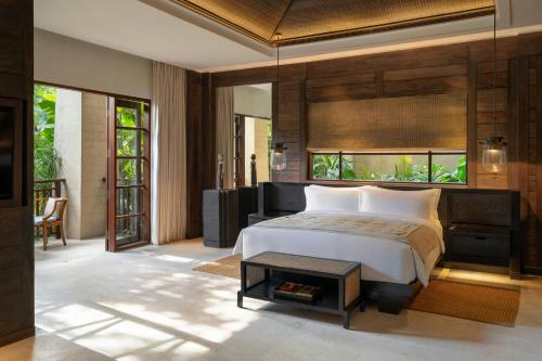 Reserve Suite, 1 Bedroom Suite, 1 King, Resort view, Balcony