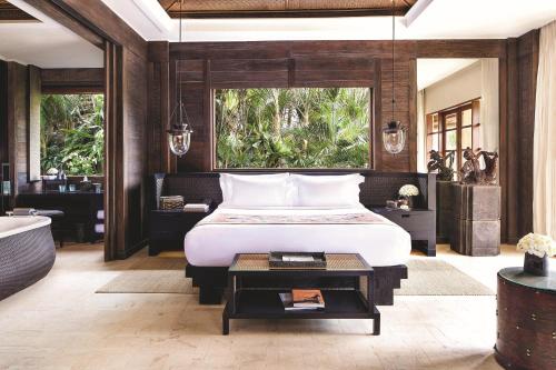 Reserve Suite, 1 Bedroom Suite, 1 King, Resort view, Balcony