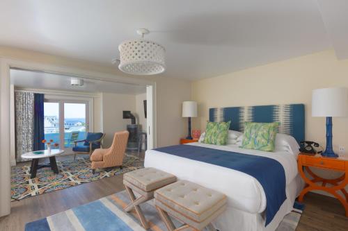 Deluxe Suite with Sea View