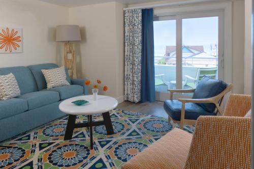 Deluxe Suite with Sea View