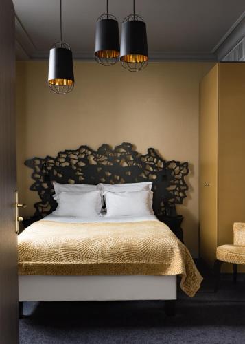 Double Room Parenthese