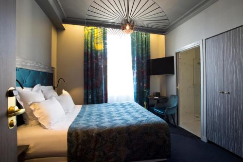 Double Room Parenthese