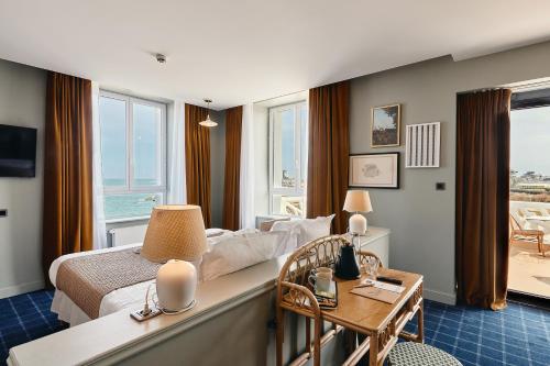 Suite with Terrace and Sea View