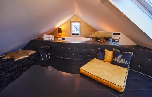 Suite with Spa Bath