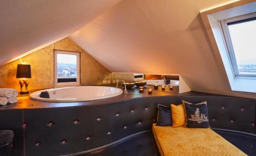 Suite with Spa Bath