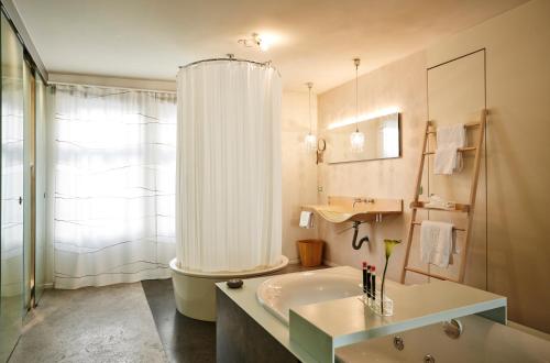Deluxe Double Room with Bath