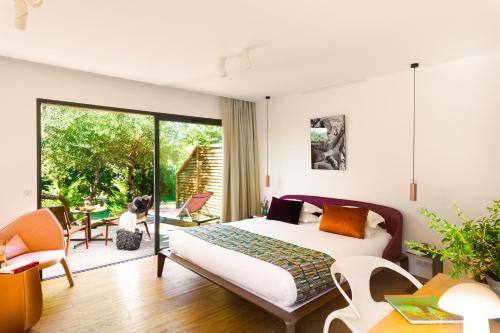 Deluxe Double Room with Garden View