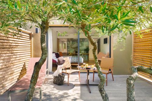 Deluxe Double Room with Garden View