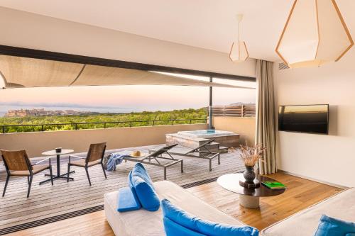 Master Suite with Citadel View and private Hot tub