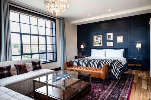 Salon Suite