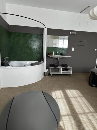 Superior King Room 