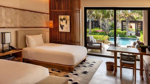 Deluxe Double Swim-Up	
