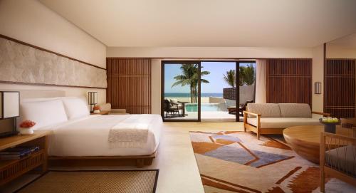room_title_tjunior-suite-swim-up-ocean-front-king