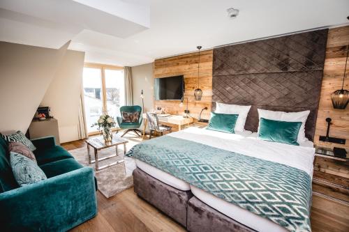 Deluxe Double Room with Lake View