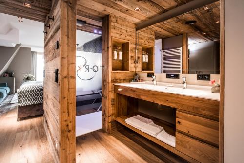Deluxe Double Room with Lake View