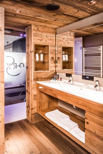 Deluxe Double Room with Spa Bath 