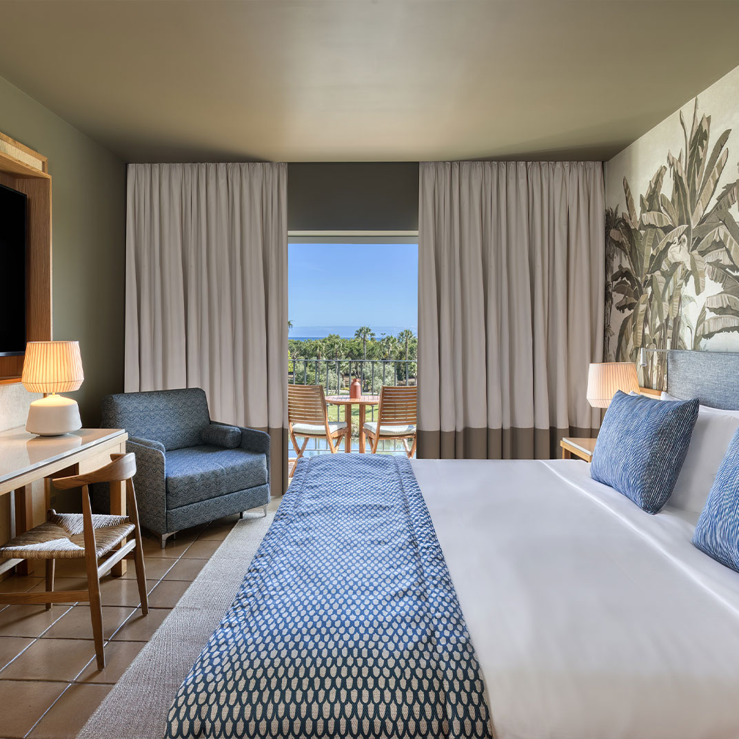 Sapphire Retreat King Bed
