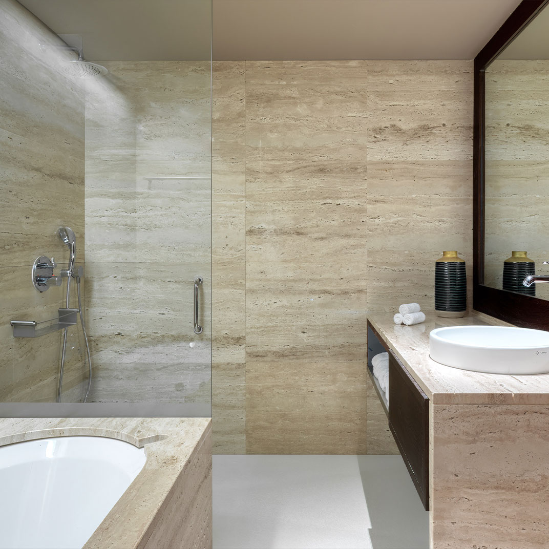  Absolute Family Suite