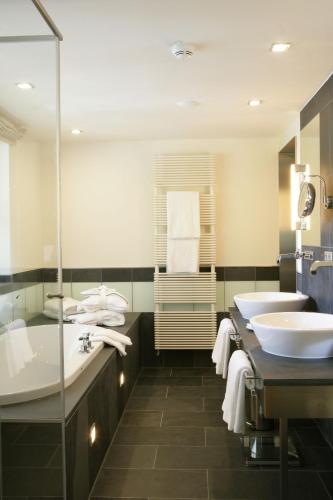 Honeymoon Suite