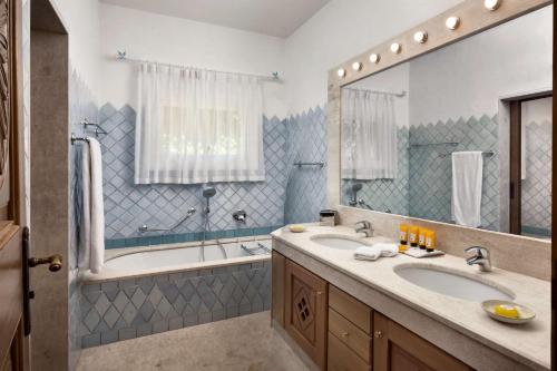 Classic Double, Guest room, 1 King or 2 Twin/Single Bed(s)