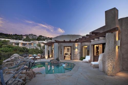 Unique with Private Pool, Suite, 1 King, Seafront
