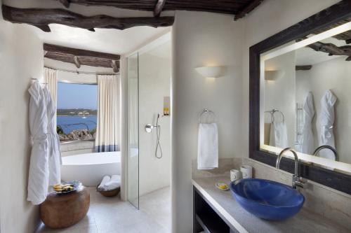 Unique with Private Pool, Suite, 1 King, Seafront