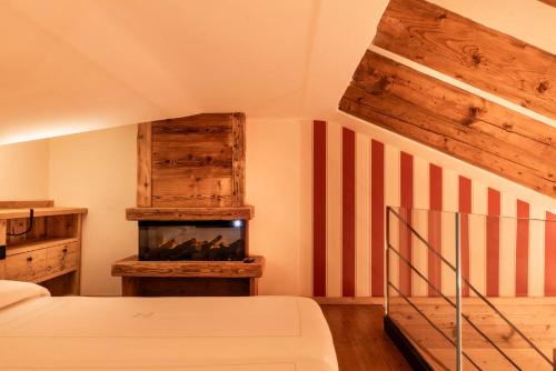 Family Room with Balcony - Split Level