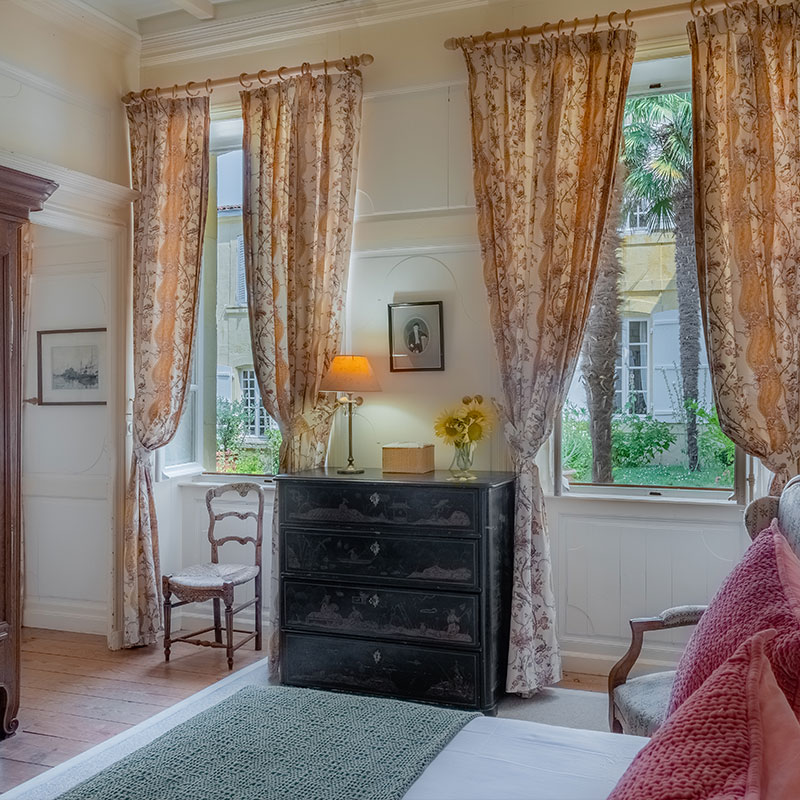 Family Room (2 Adults + 1 Child)