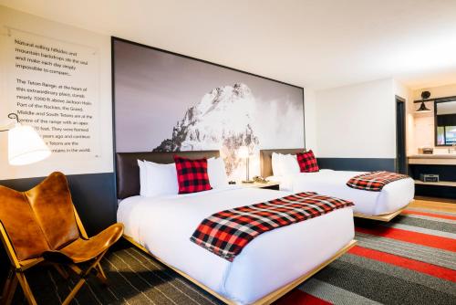 Deluxe Double Queen Room