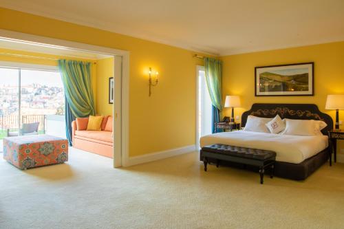 Deluxe Suite with Panoramic River View