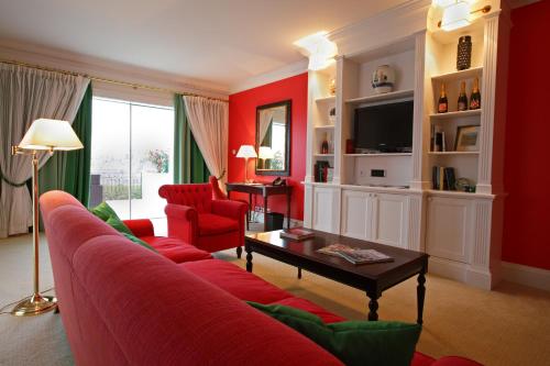 Deluxe Suite with Panoramic River View