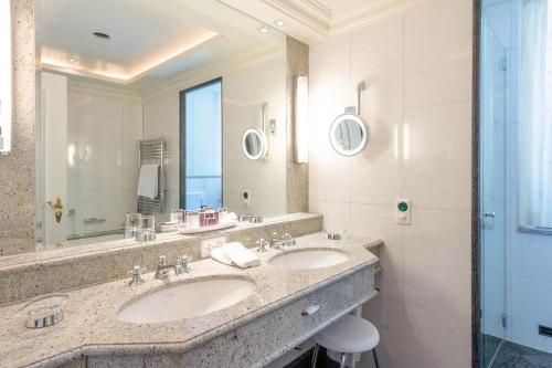 Superior Double or Twin Room with Mountain View