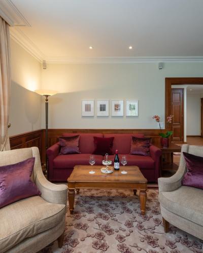Suite with Lake View