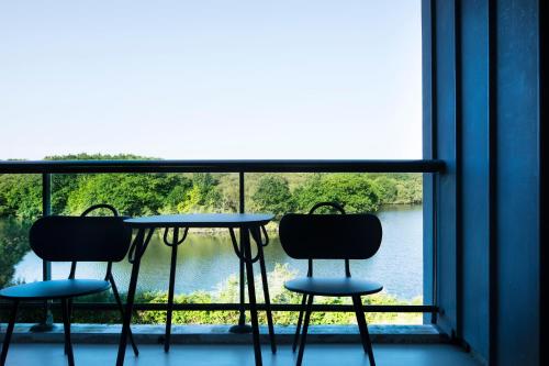 Deluxe Room with Lake View